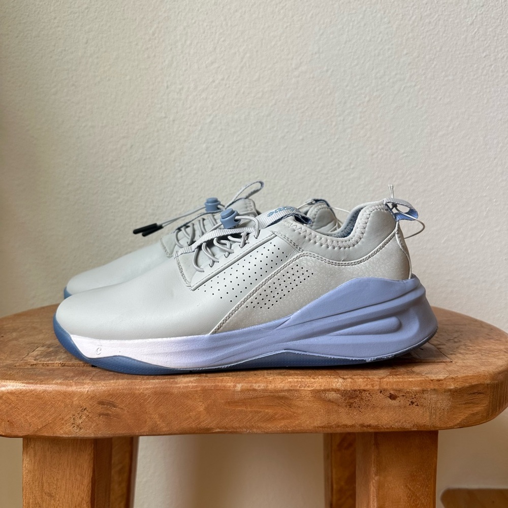Clove waterproof nursing shoes